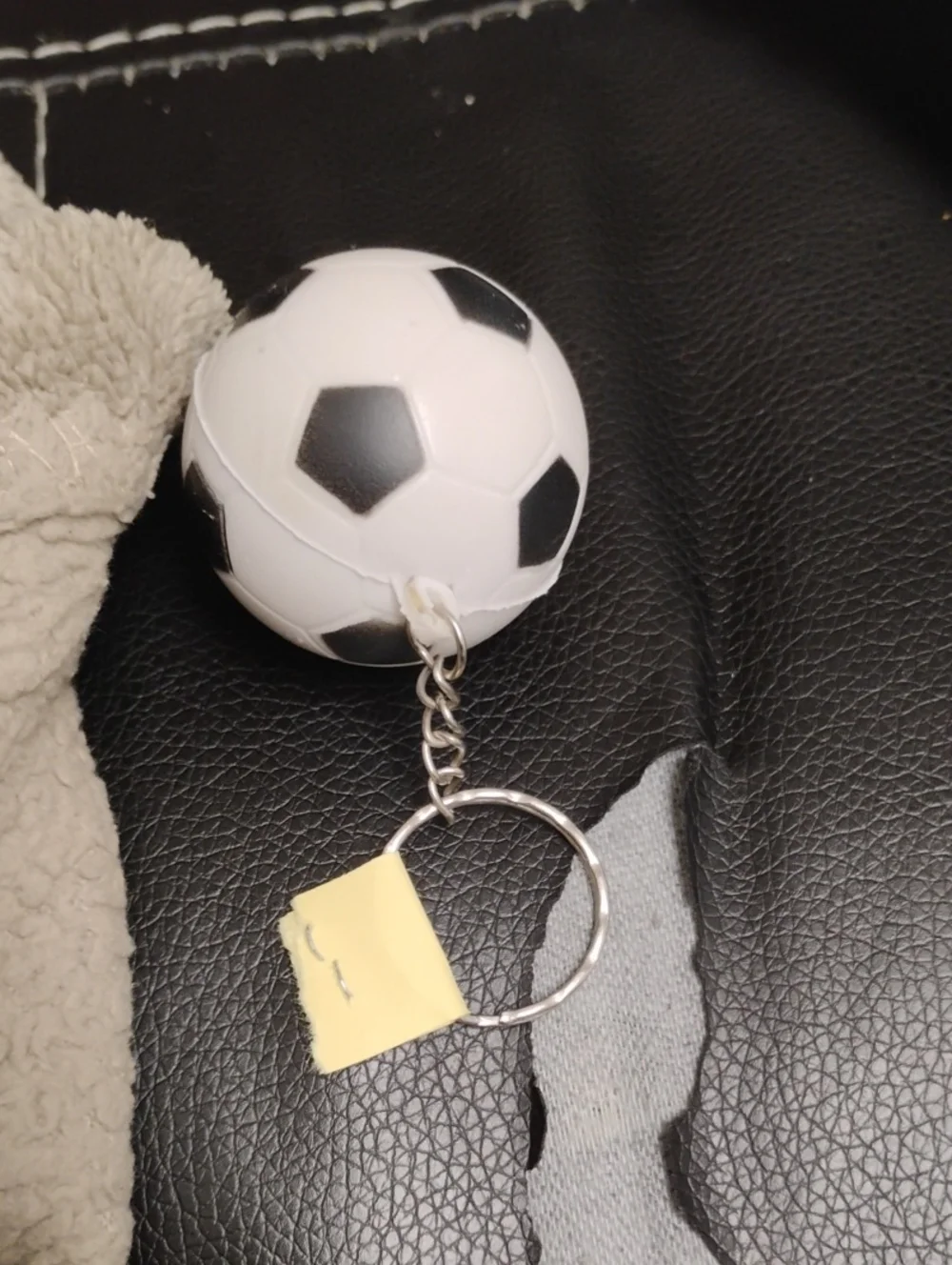 VINTAGE HYUNDAI MINI SOCCER BALL PROMO KEYCHAIN NRMINT CONDITION